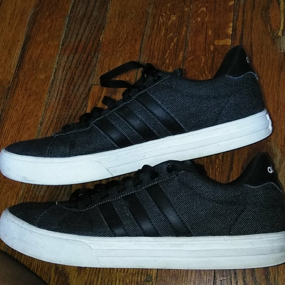 black Adidas - Picture 3 of 3